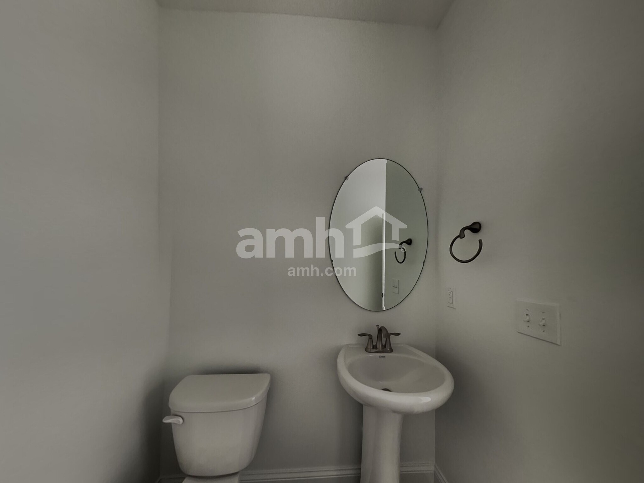 Building Photo - 301 Pne Hl Ct