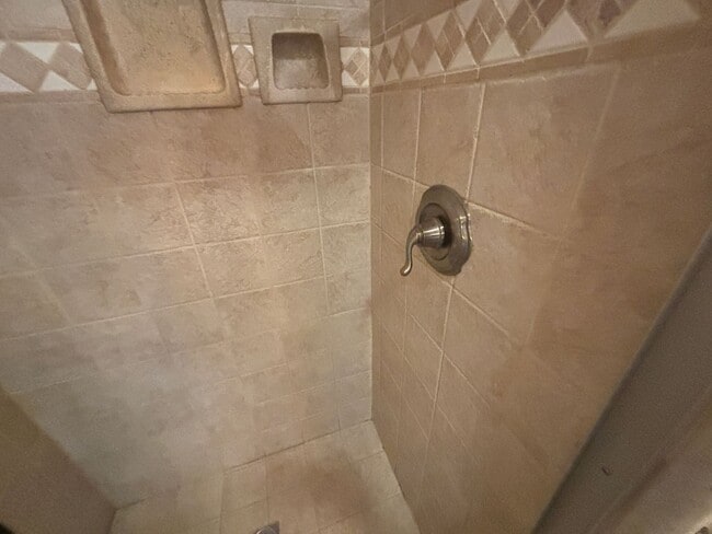 Building Photo - Beautiful 3 bed 2.5 bath townhouse in Spanish Trails!