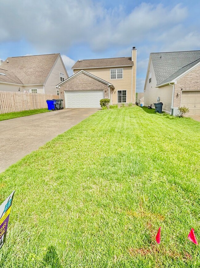 Building Photo - 3 Bedrooms, 2.5 Baths, and a Secret Agent Garage!