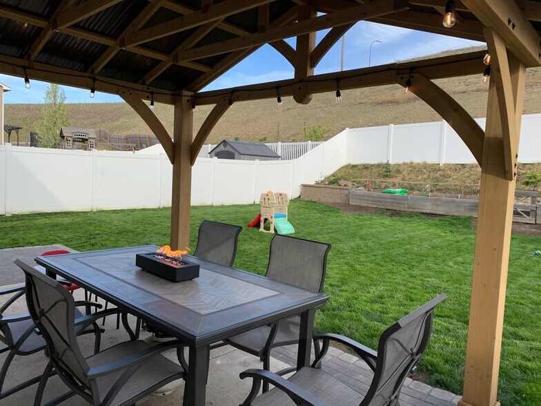 Building Photo - 1335 SW Lehman Ct