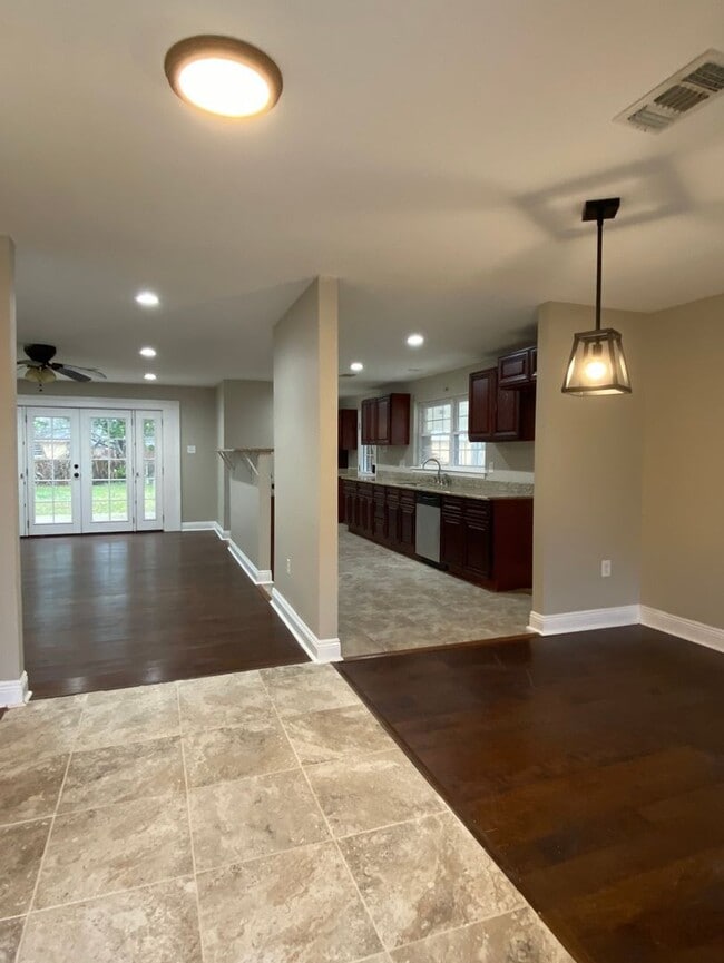 Building Photo - 3 BR 2 BA ALGIERS GEM - WON'T LAST LONG!!