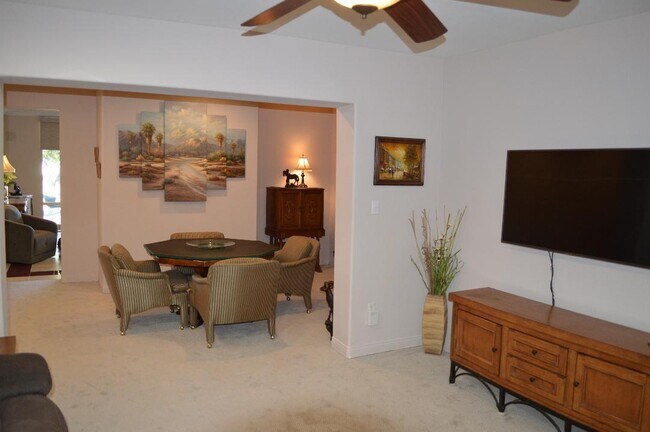Building Photo - 2288 Oakcrest Dr