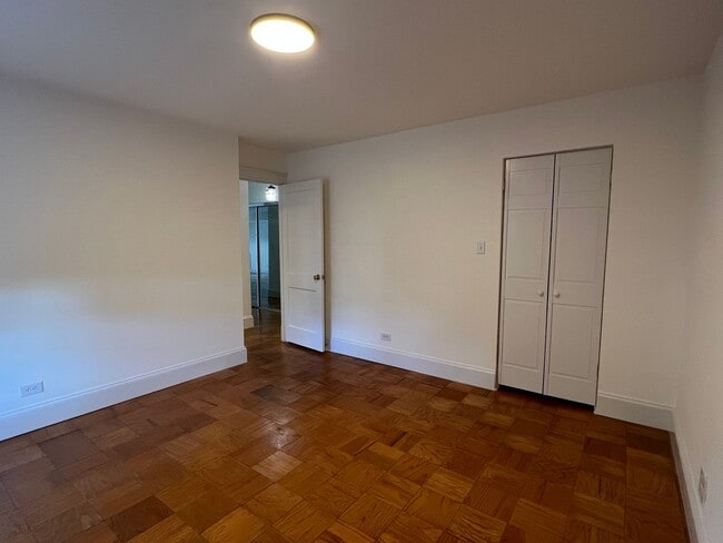 Building Photo - Downtown Condo