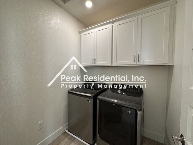 Building Photo - Beautiful Newer Elk Grove 3bd/2.5ba Home with 2 Car Garage