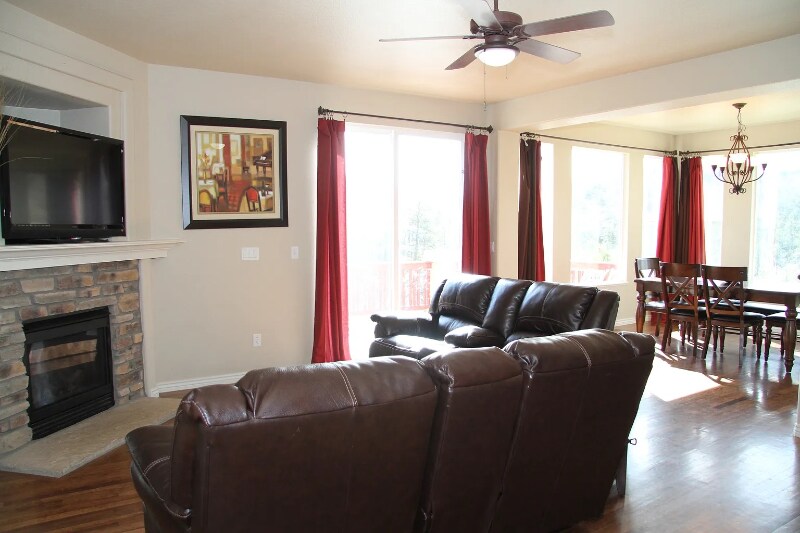 Building Photo - 2424 Sierra Oak Dr