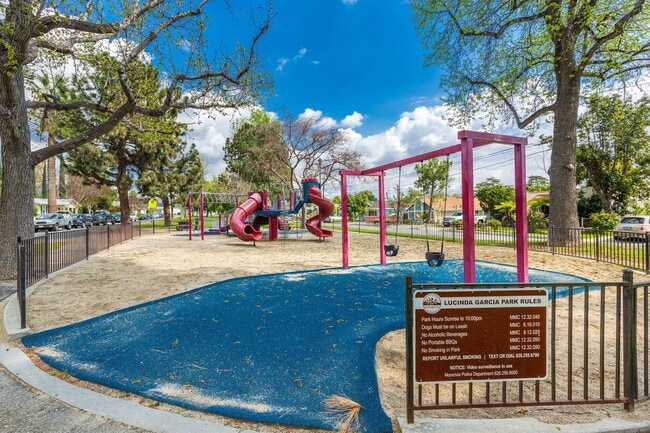 Building Photo - Mayflower Ave