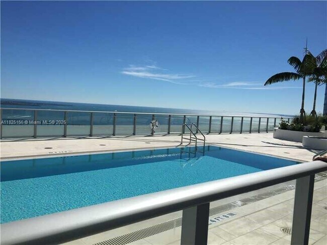 Building Photo - 1300 Brickell Bay Dr