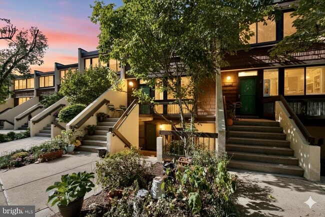 Building Photo - 2204 S Quincy St