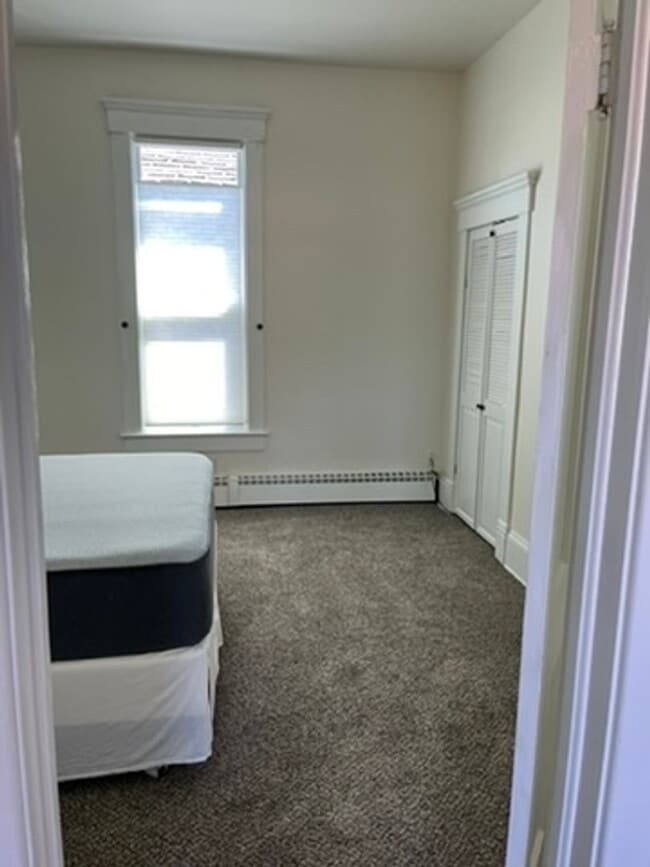 Building Photo - 3 Bed 1 Bath Single Family Home Close to H...