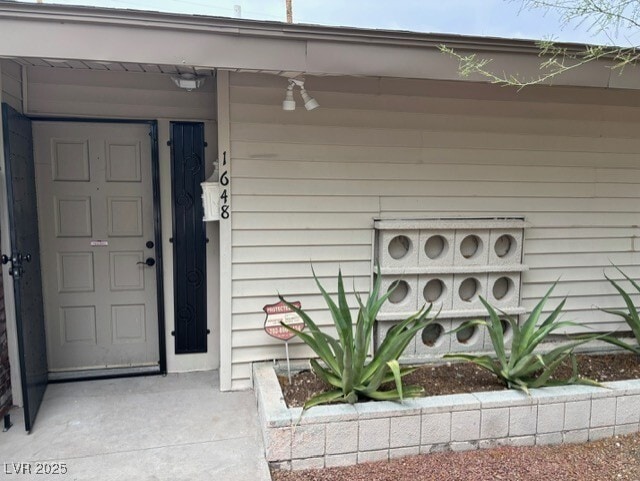 Building Photo - 1648 Ottawa Dr