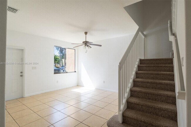 Building Photo - 1475 SE 24th Ct
