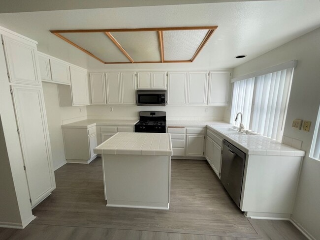 Building Photo - Desirable Cape Weston Condo