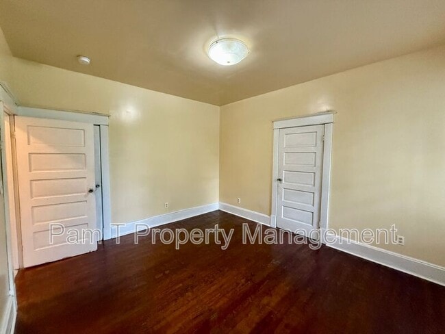 Building Photo - 806 E 31st St