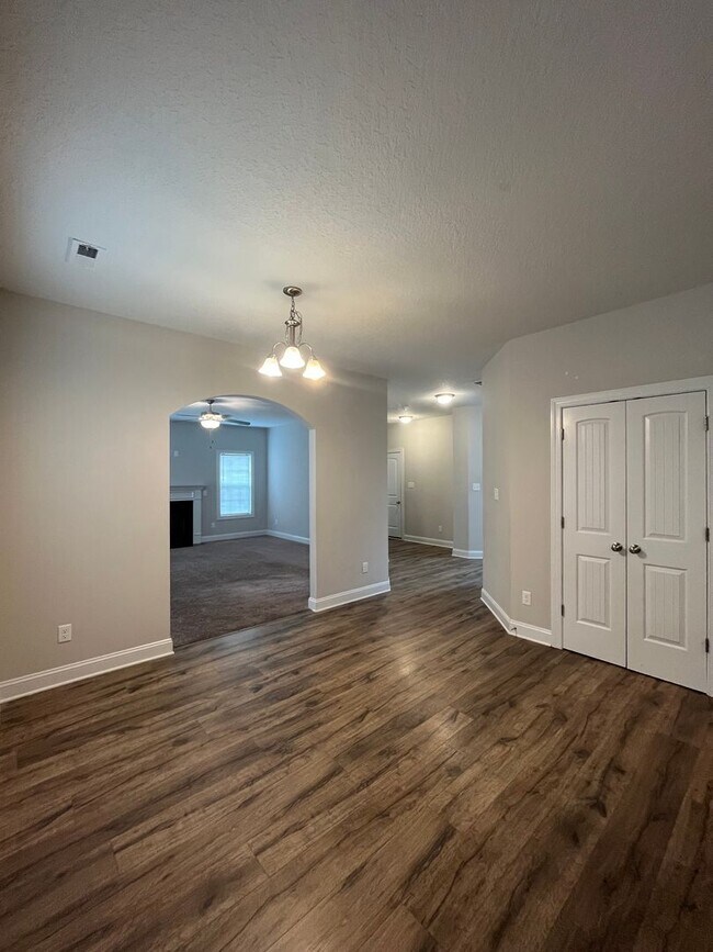 Building Photo - Welcome to Stateside!