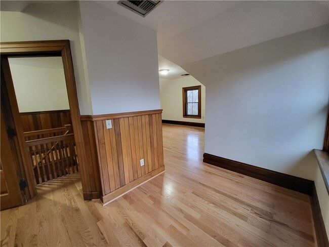 Building Photo - 1063 East Ave