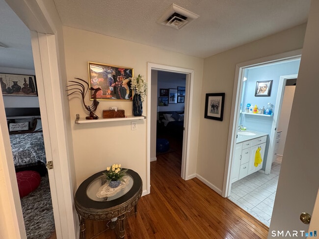 Building Photo - 17 Coram Rd