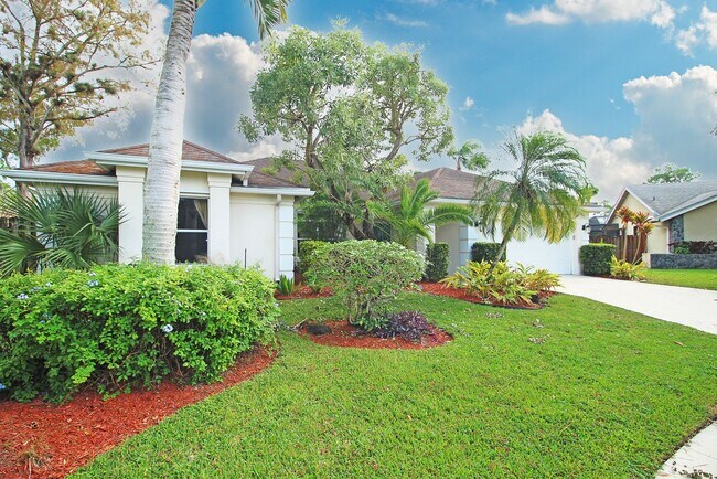 Building Photo - Spacious 4BR Pool Home on Quiet Cul-de-Sac in Wellington