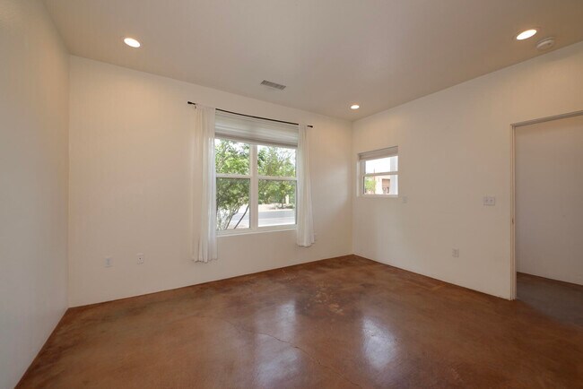 Building Photo - 1020 6th St NW