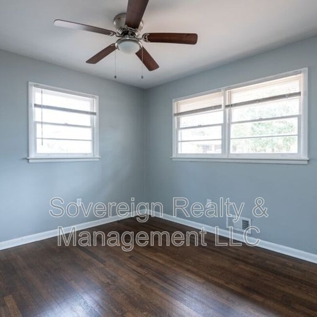 Building Photo - 4085 Kenora Dr SW