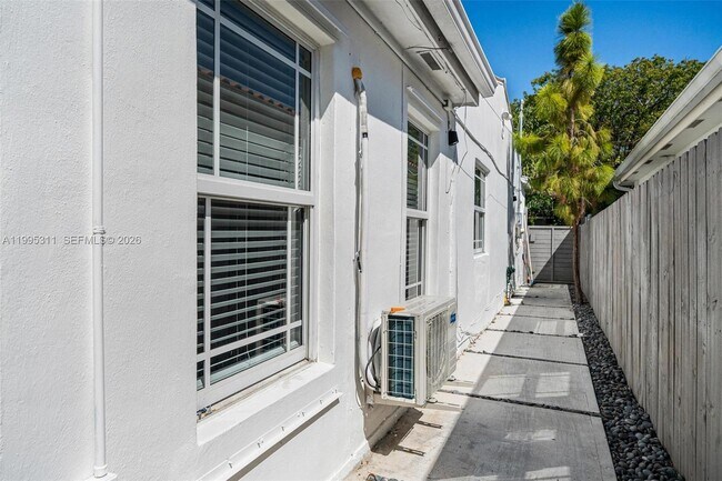 Building Photo - 696 NE 67th St