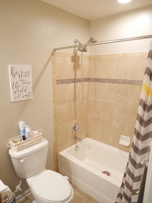 Building Photo - Stunning 5-Bedroom, 3.5-Bathroom Fully Furnished Home for Rent