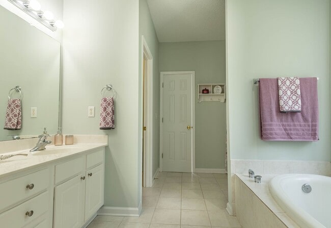 Building Photo - Available Now in Chadwick Shores