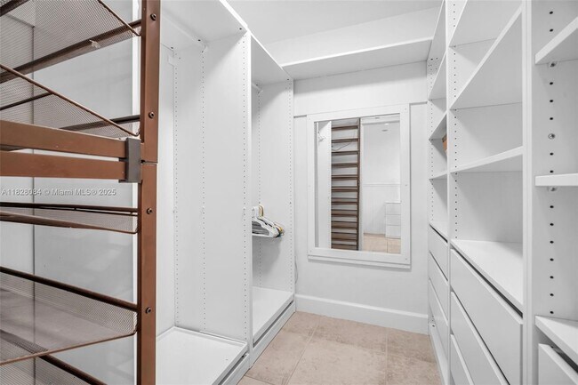 Building Photo - 611 Ocean Dr
