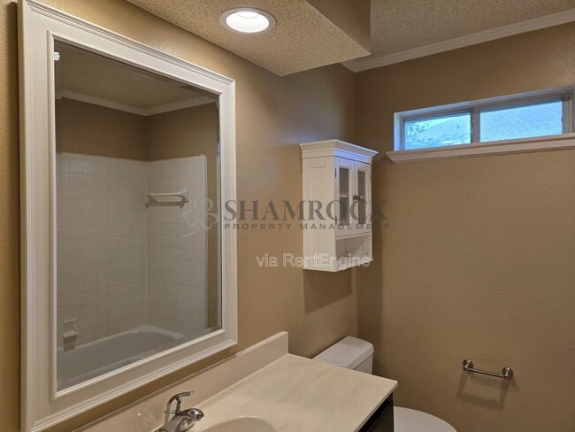 Building Photo - 260 Cross Country Dr