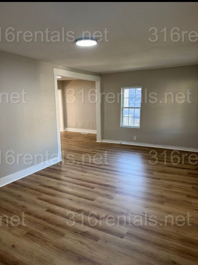 Building Photo - Recently Remodeled 3 Bedroom Home