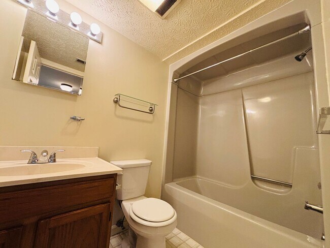 Building Photo - 1300 Cedar Ridge Dr