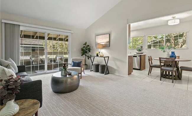 Building Photo - 126 Streamwood