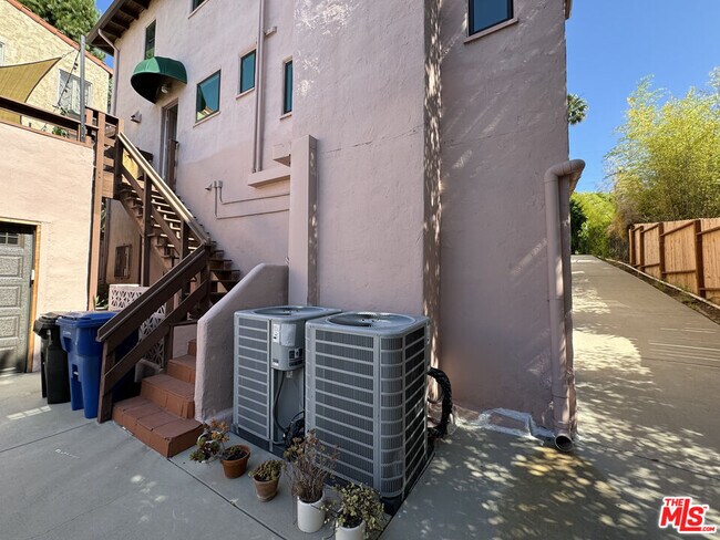 Building Photo - 3306 Waverly Dr