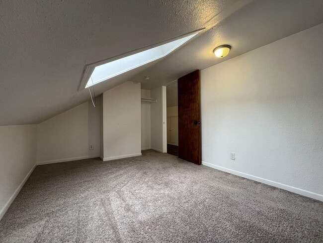 Building Photo - Large NW Portland Home Near Shops & Restaurants with Finished Basement & Bay Windows