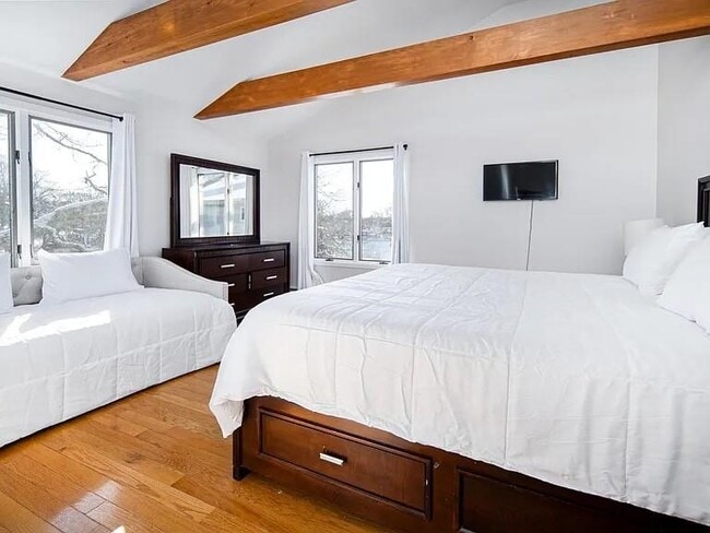 Building Photo - 262 Woodhill Rd