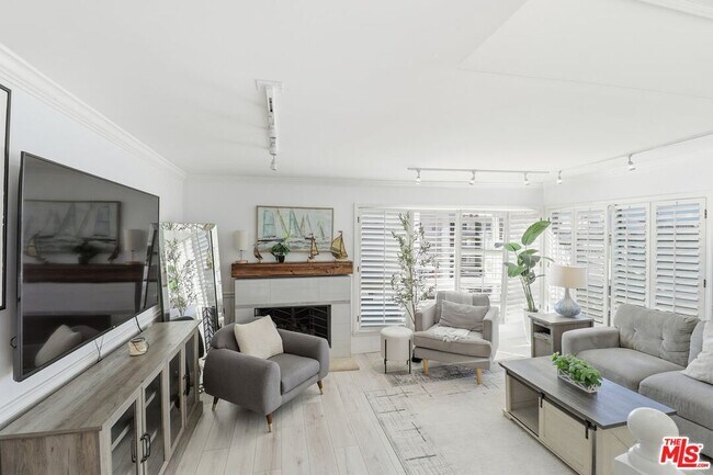 Building Photo - 6400 Pacific Ave