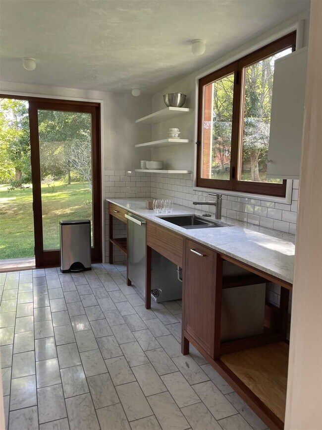 Building Photo - 16-18 Broadway