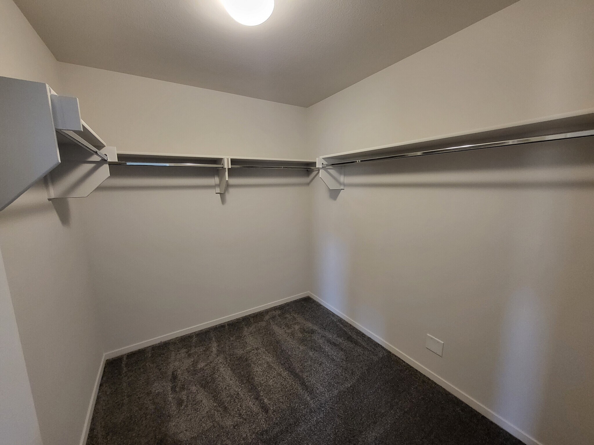 Building Photo - 3138 W Albuquerque St