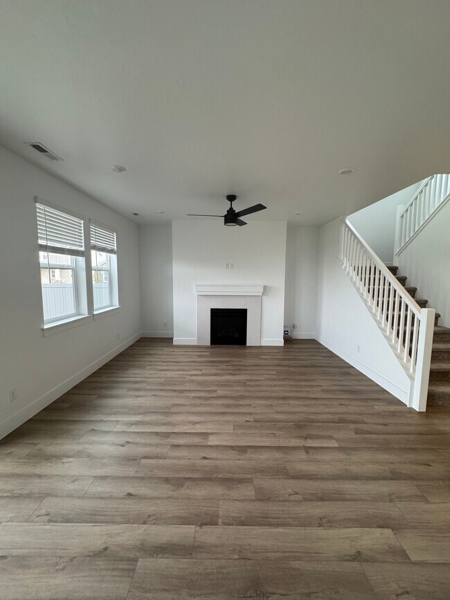 Building Photo - 6893 N Isaiah Ave