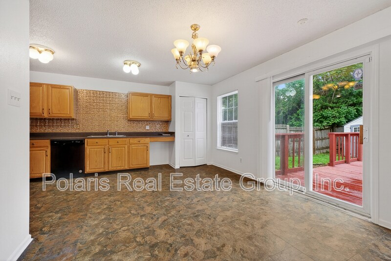 Building Photo - 2009 Dutch Elm Dr