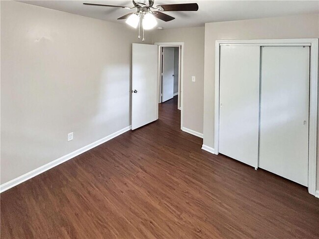 Building Photo - 4239 Pinetree Dr