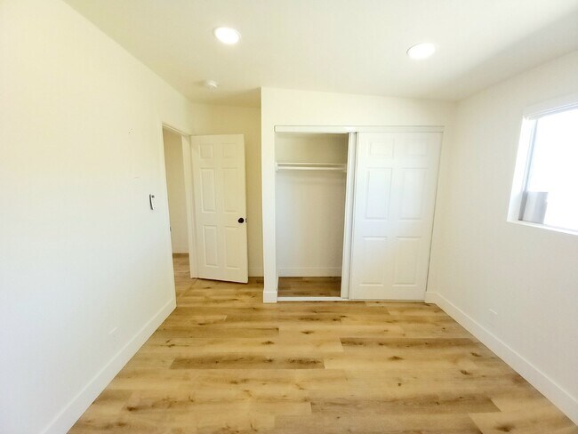 Building Photo - Beautifully Renovated 3 bd, 2 ba in Old To...