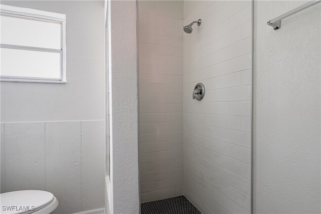 Building Photo - 2352 Sunnyview Dr