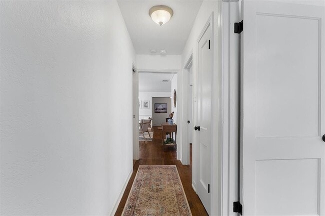 Building Photo - 5101 Balcones Dr