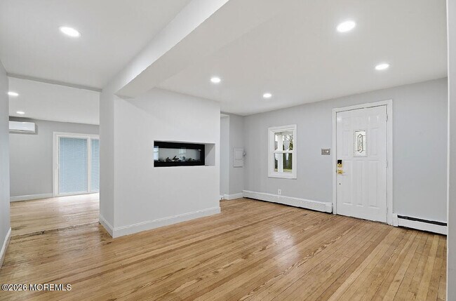 Building Photo - 83 Hennessey St