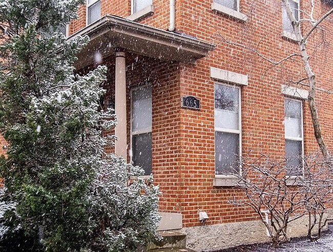 Building Photo - 665 Kerr St