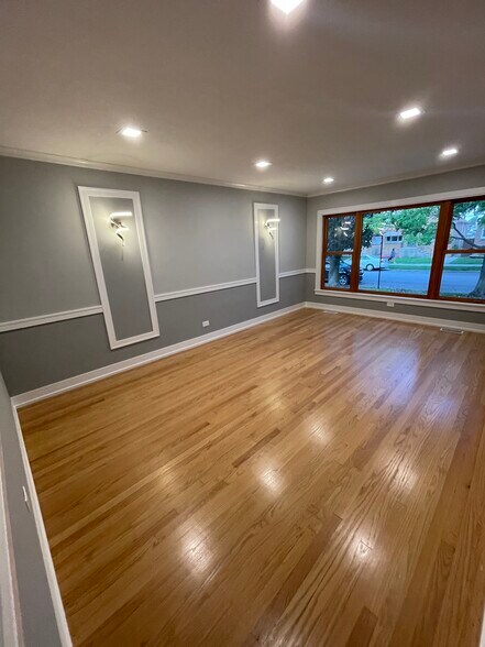 Building Photo - 5300 N Mulligan Ave
