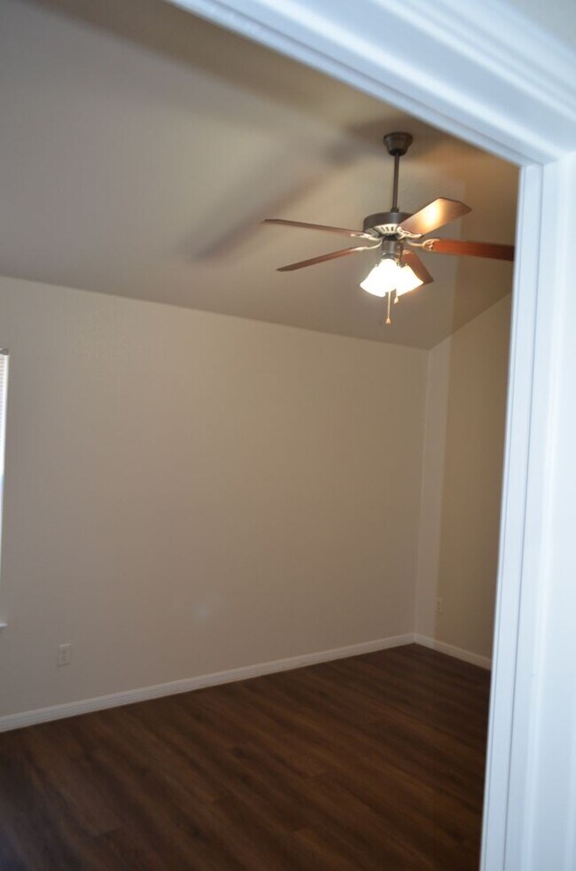 Building Photo - 2918 Starlight Dr