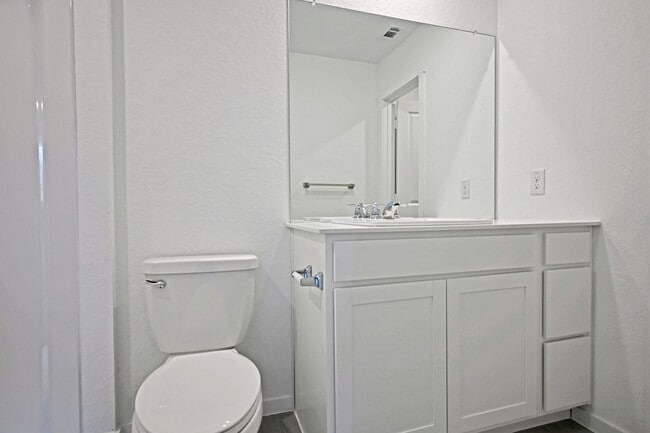 Building Photo - 2412 Shady Grv