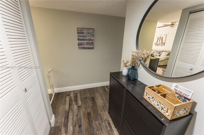 Building Photo - 8810 SW 132nd Pl