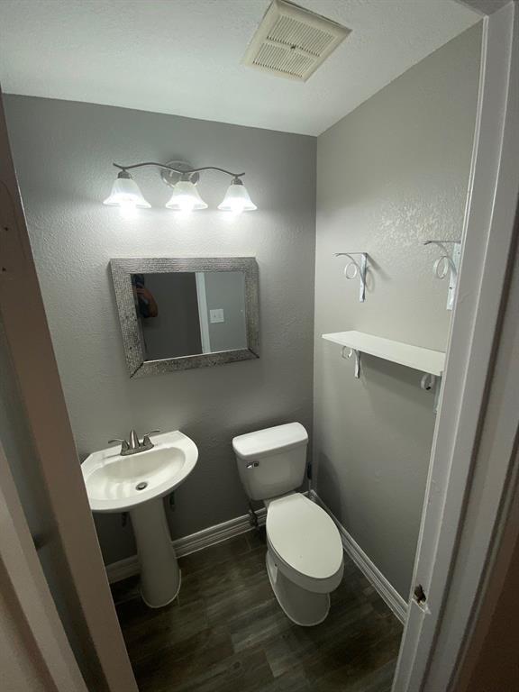 Building Photo - 2110 Hilton Head Dr
